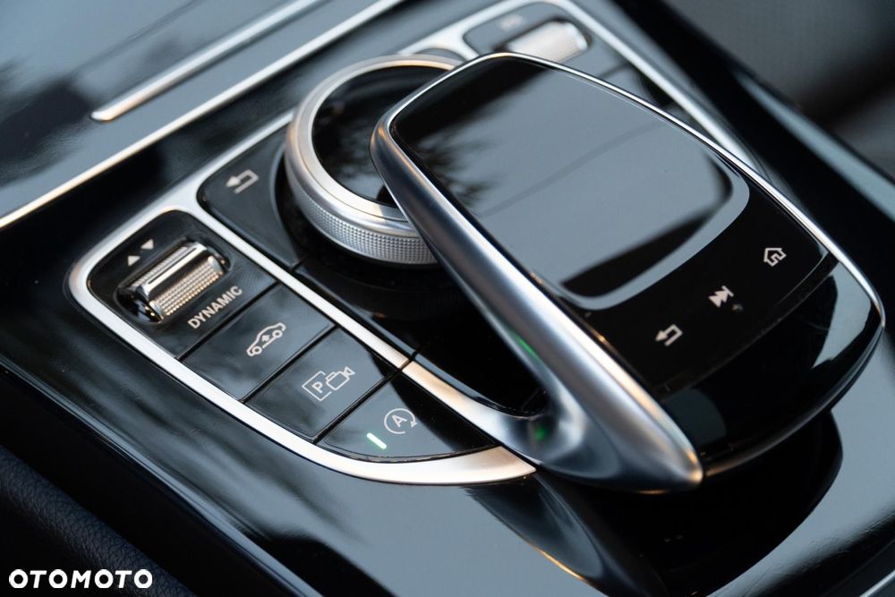 Mercedes-Benz Klasa C 300 d 4MATIC 9G-TRONIC - 37