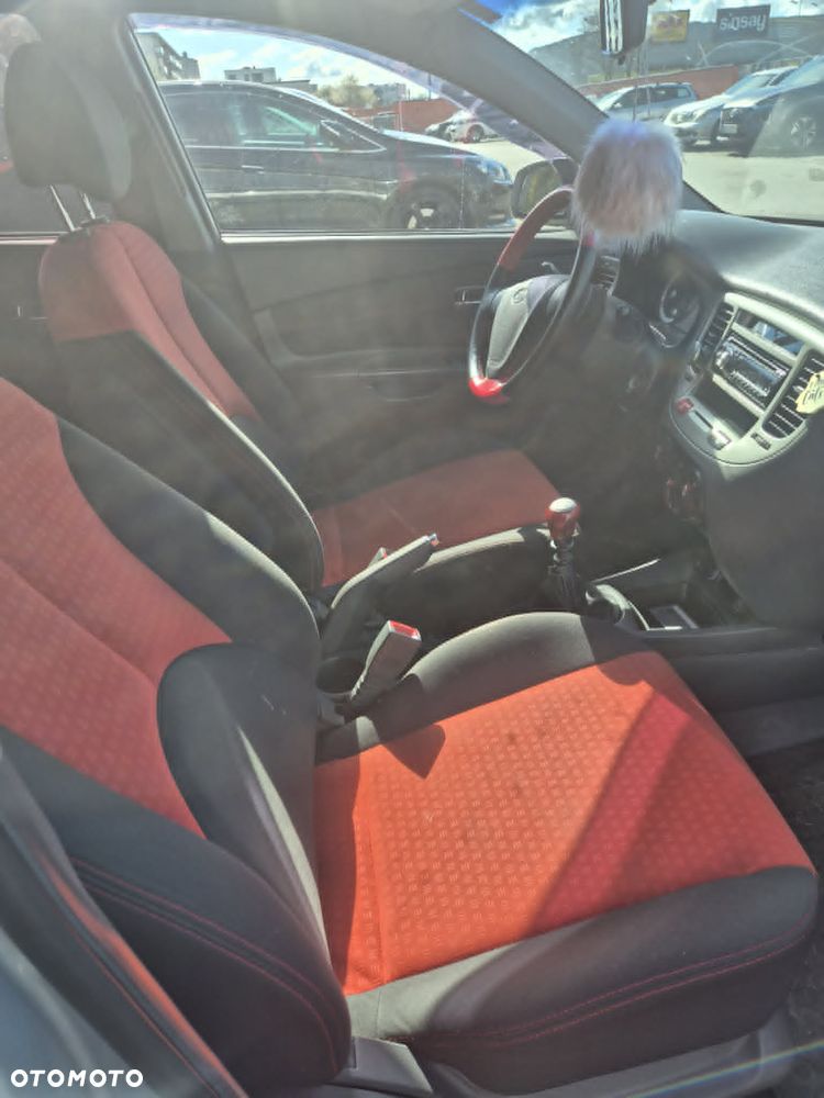 Kia Rio - 10