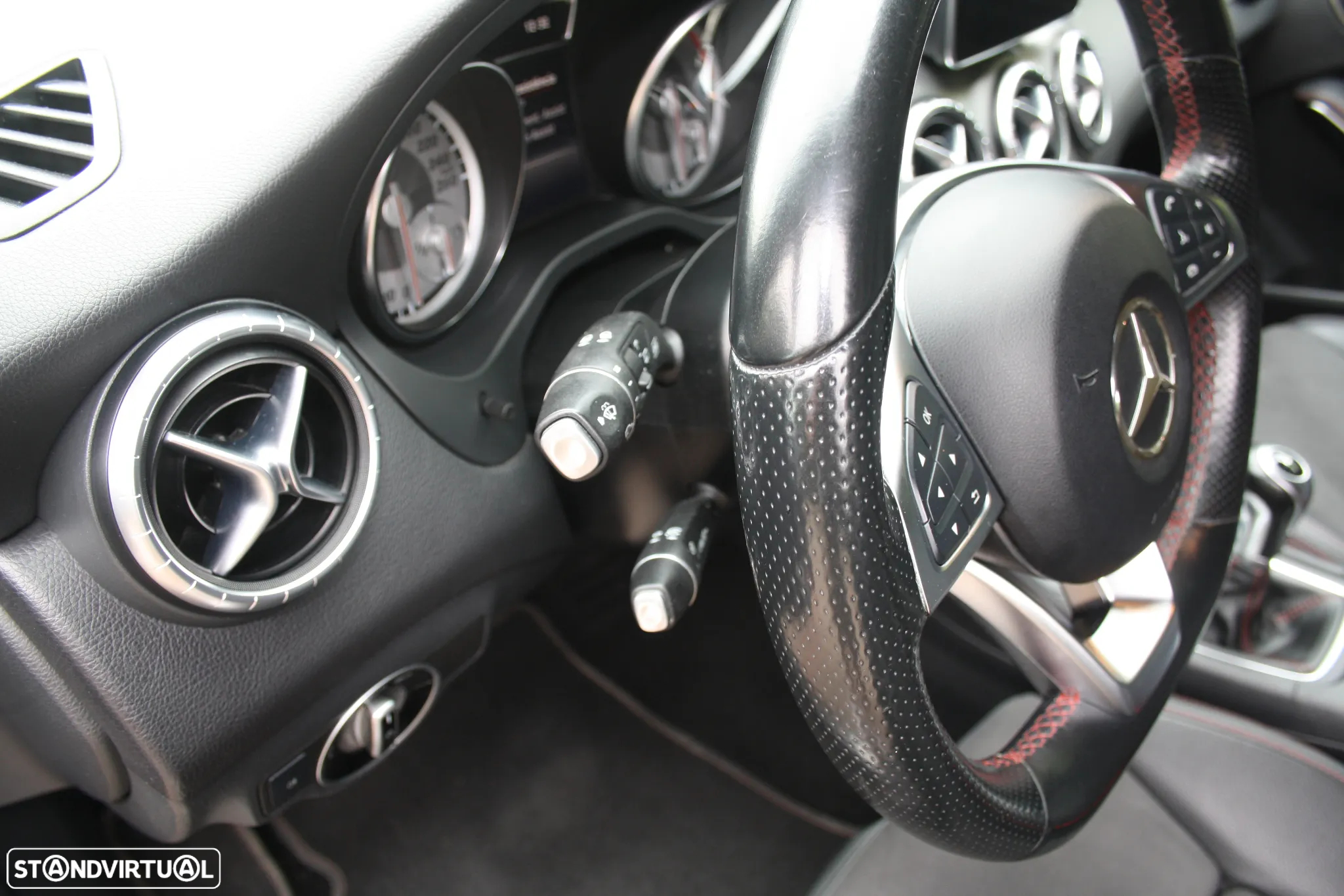 Mercedes-Benz CLA 180 d Shooting Brake AMG Line - 44
