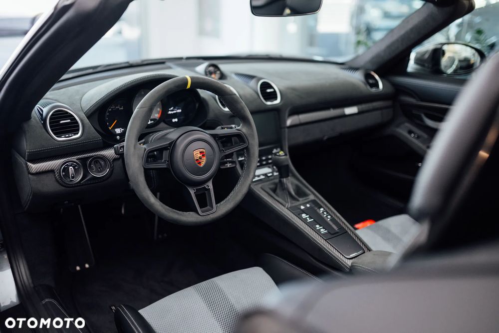 Porsche 718 Spyder - 17