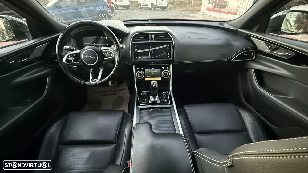 Jaguar XE 2.0 D200 R-Dynamic S - 30