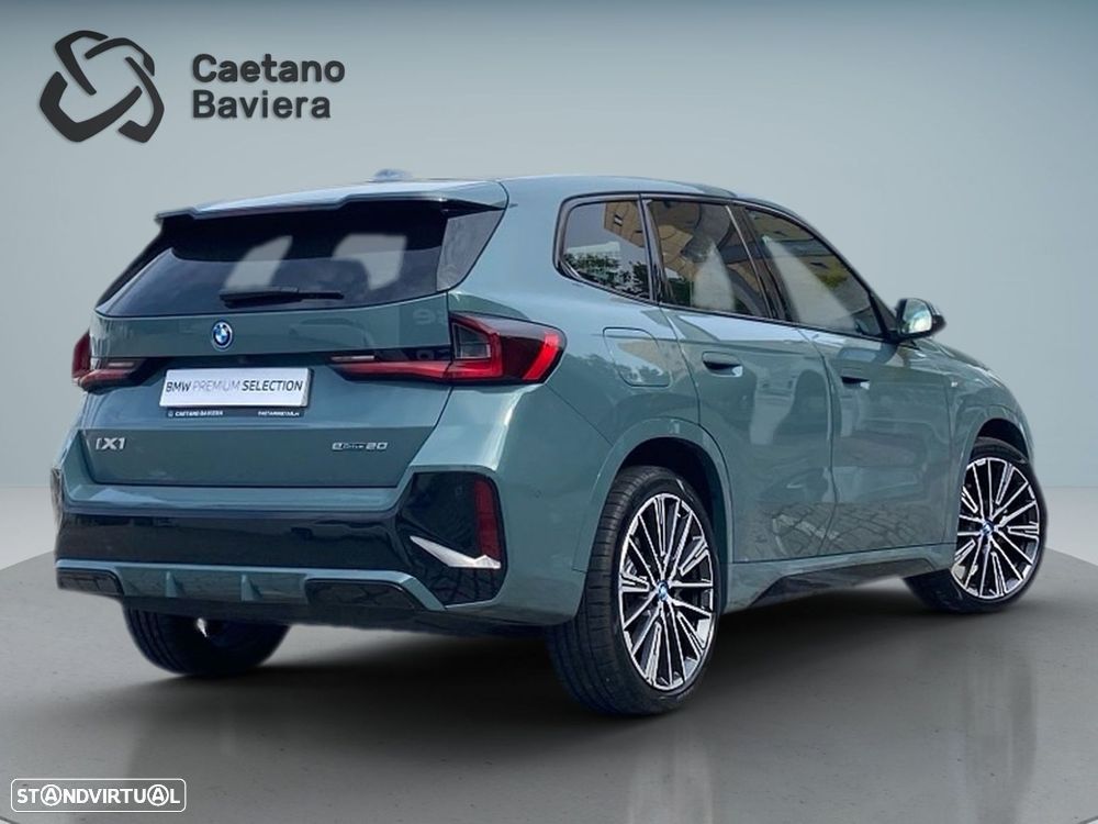 BMW iX1 eDrive20 Pack Desportivo M - 2