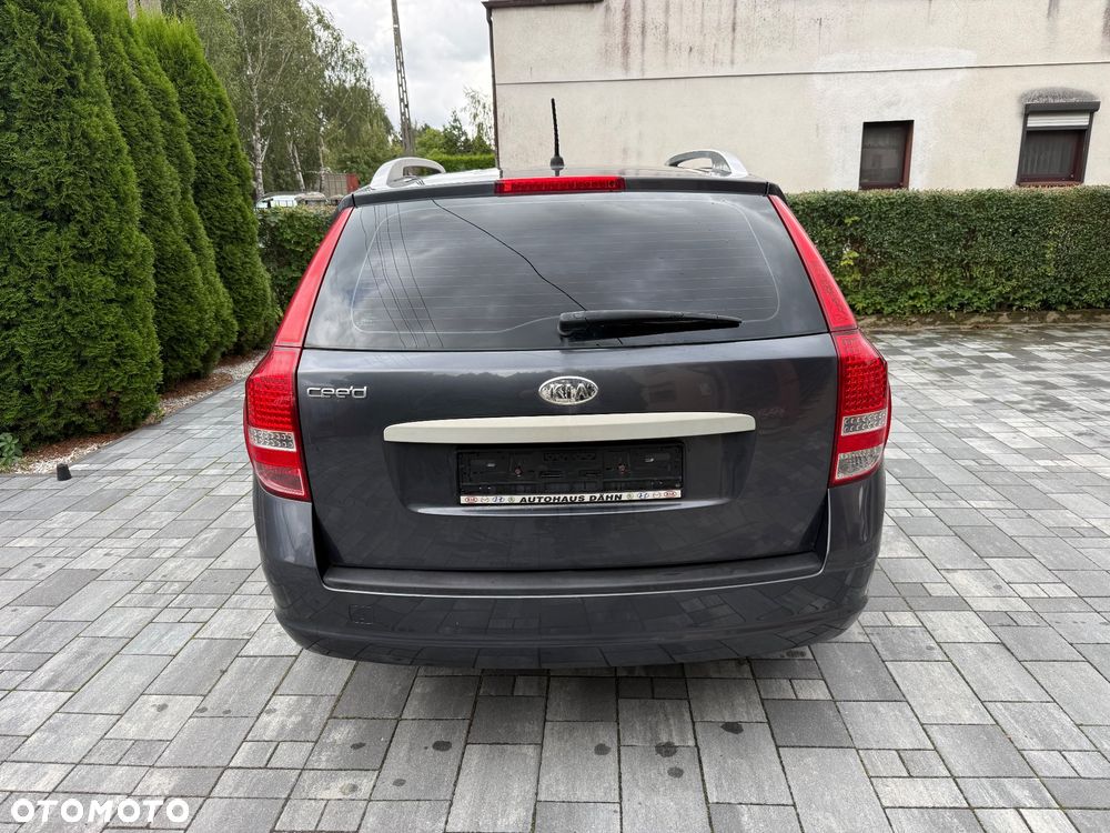 Kia Ceed - 8