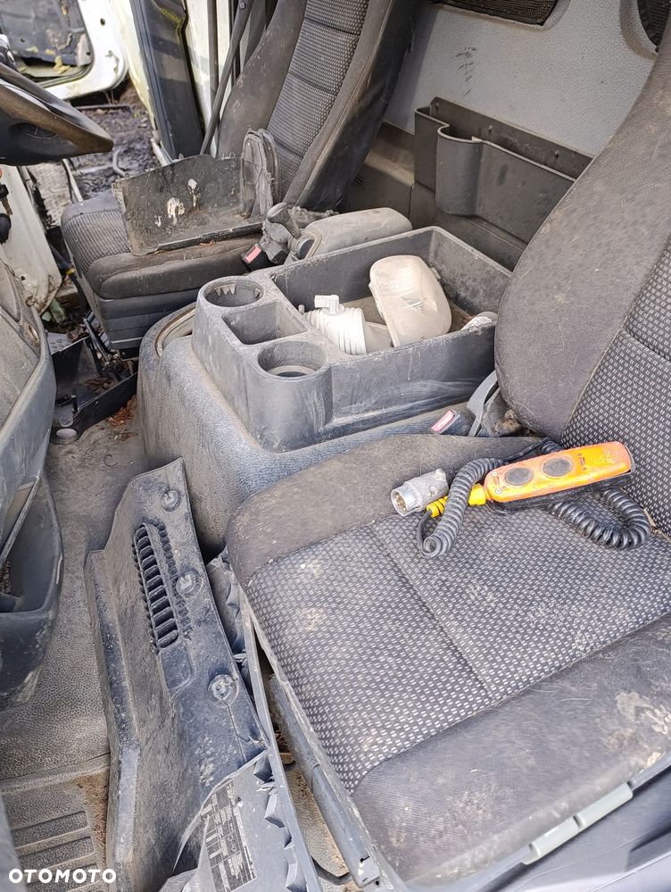 KABINA DZIENNA Anglik MERCEDES ATEGO - 5