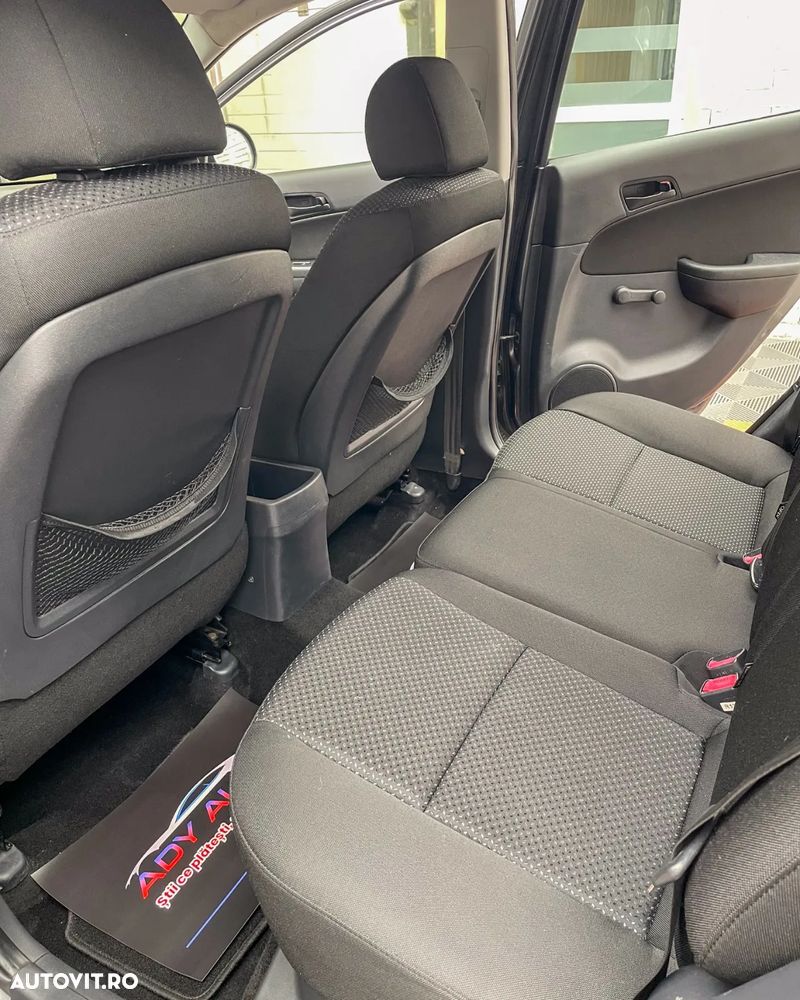 Hyundai i30 CW 1.6 CRDI GL Comfort - 11