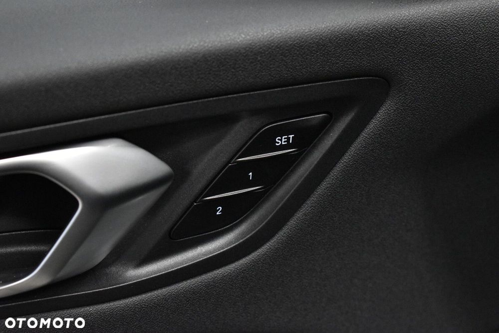 BMW Seria 1 120 mHEV - 9