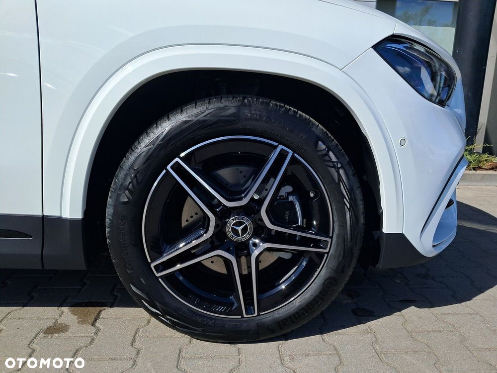 Mercedes-Benz GLA - 10