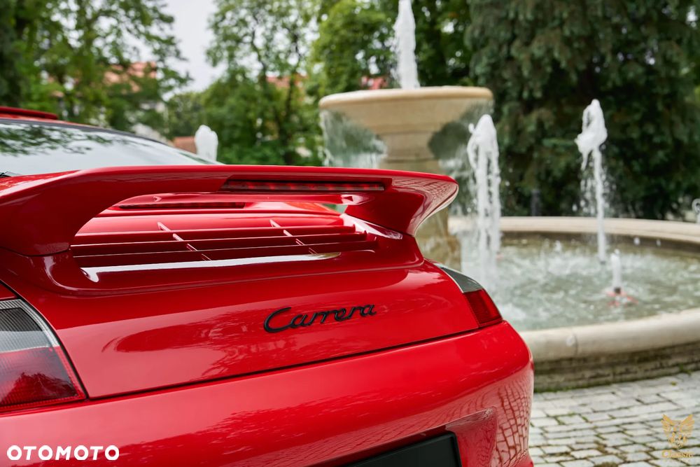 Porsche 911 Carrera - 16