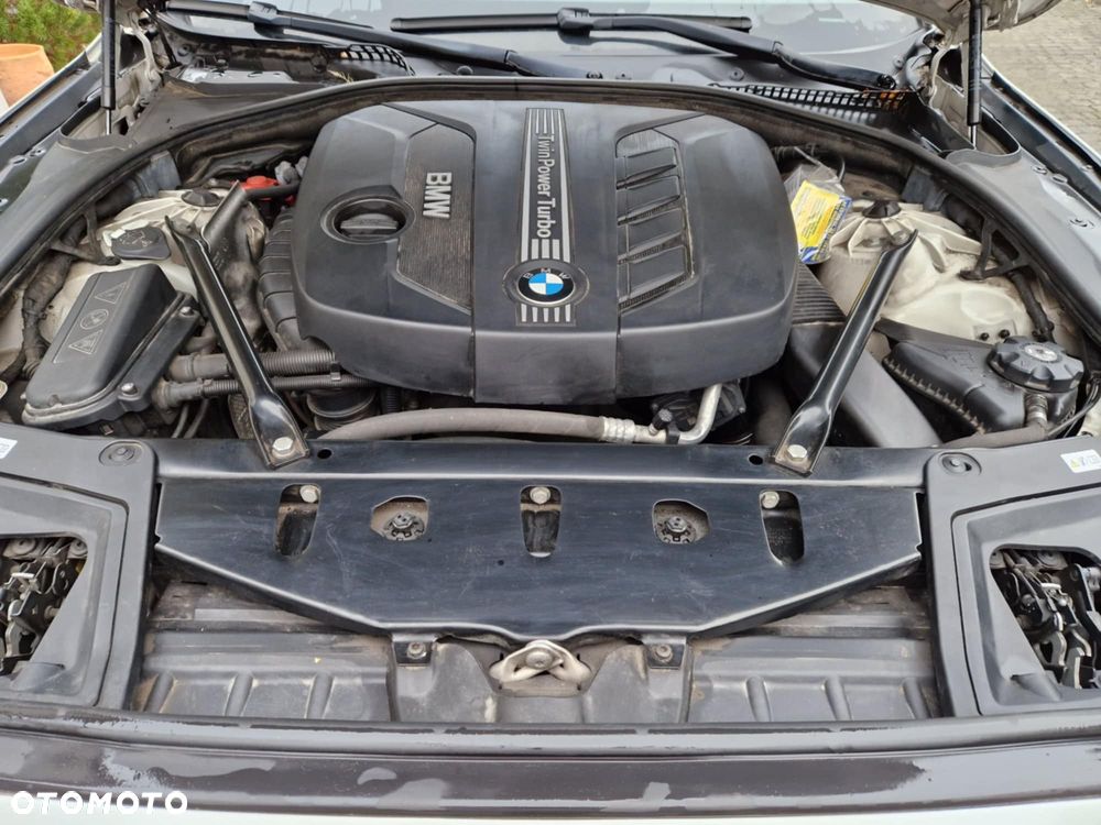 BMW Seria 5 525d xDrive - 9