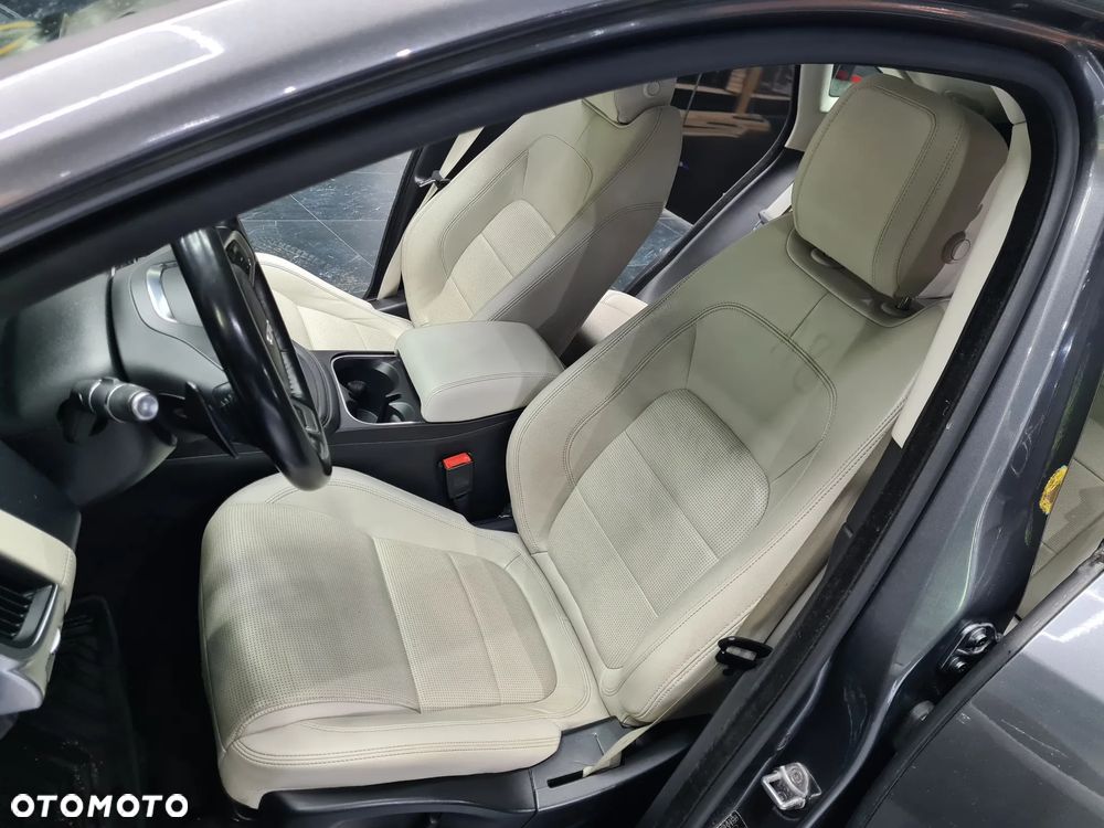 Jaguar E-Pace P200 AWD R-Dynamic - 29