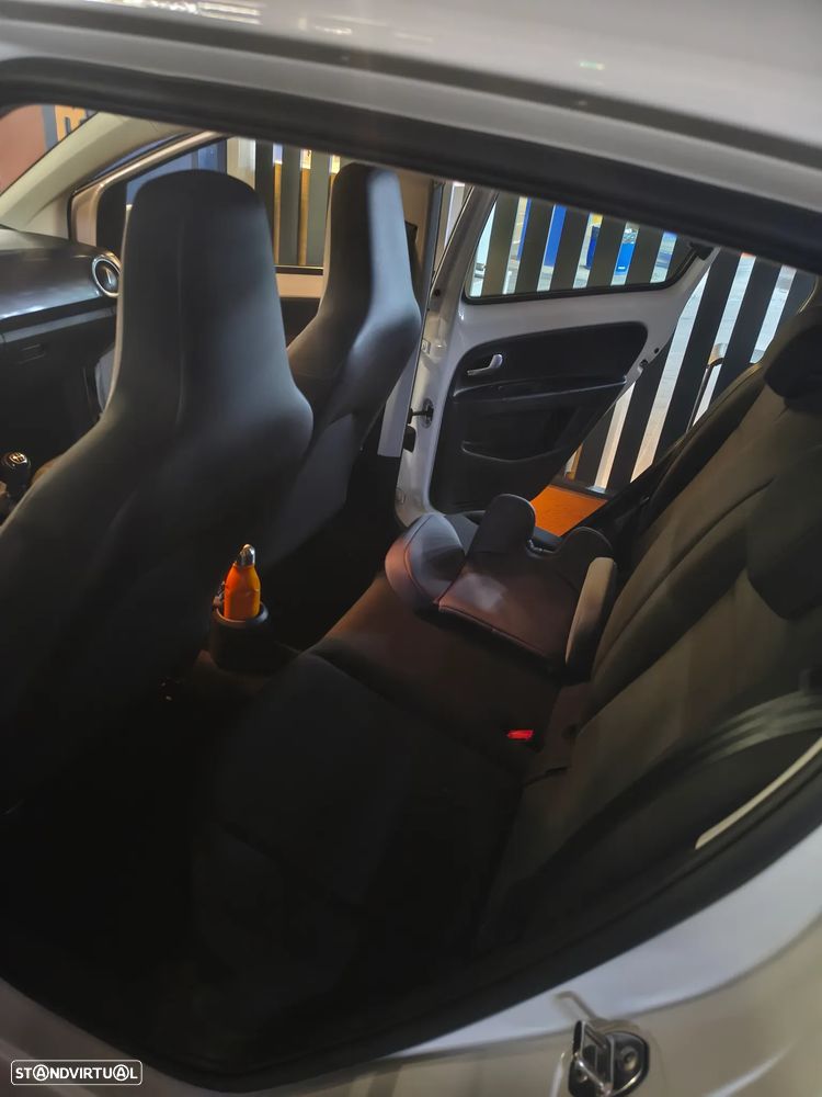VW Up! move - 11