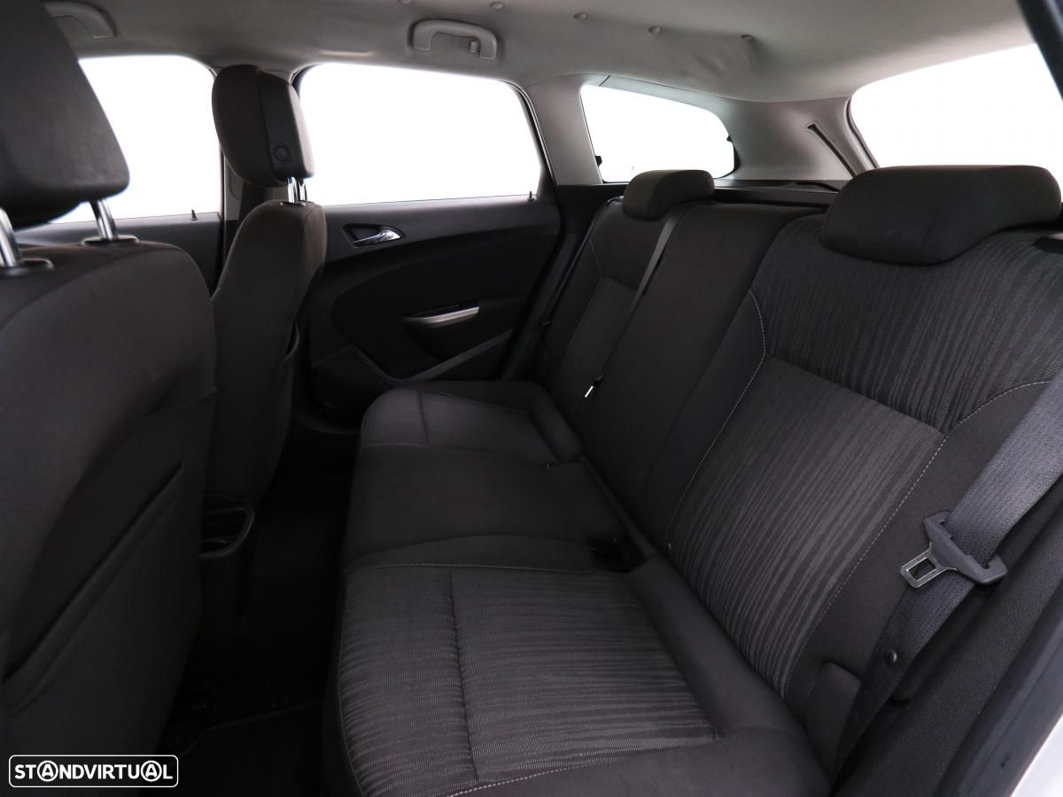 Opel Astra Sports Tourer - 8