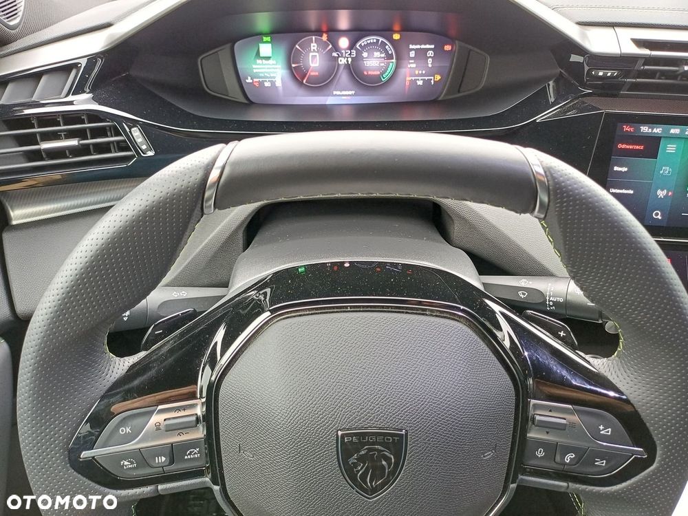 Peugeot 408 - 32