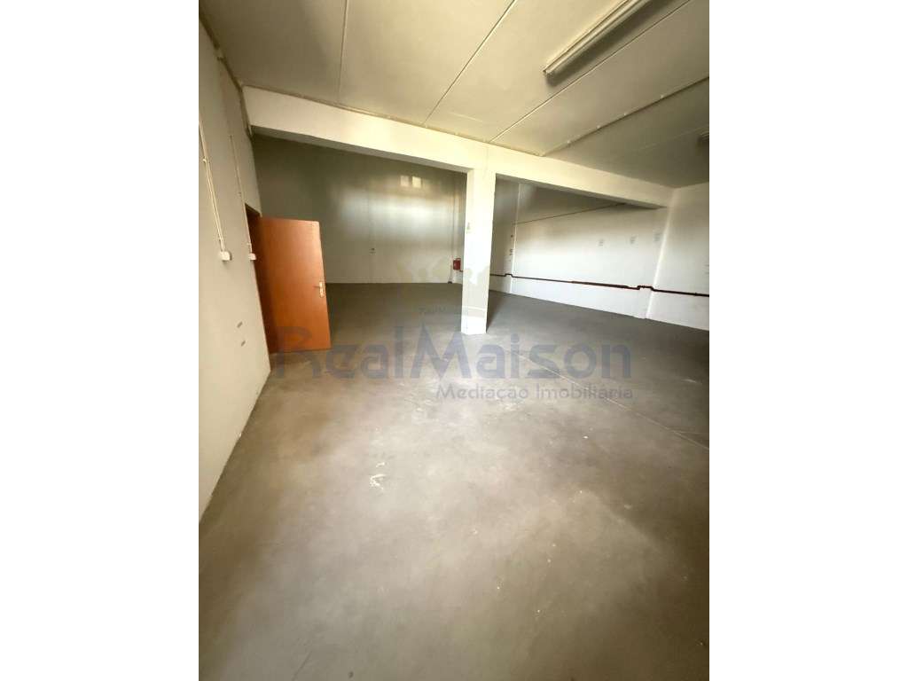 Arrenda-se Armazém na Terrugem - Grande imagem: 5/10