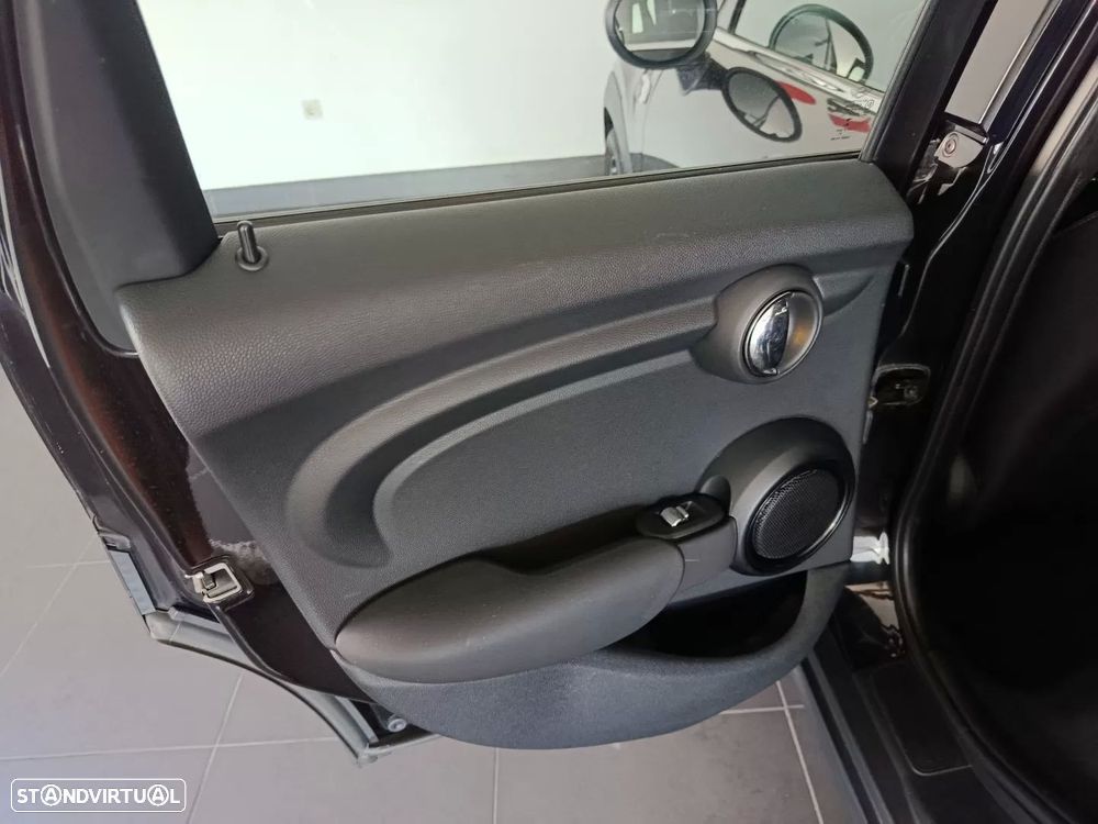 MINI 5 Portas Cooper D - 28