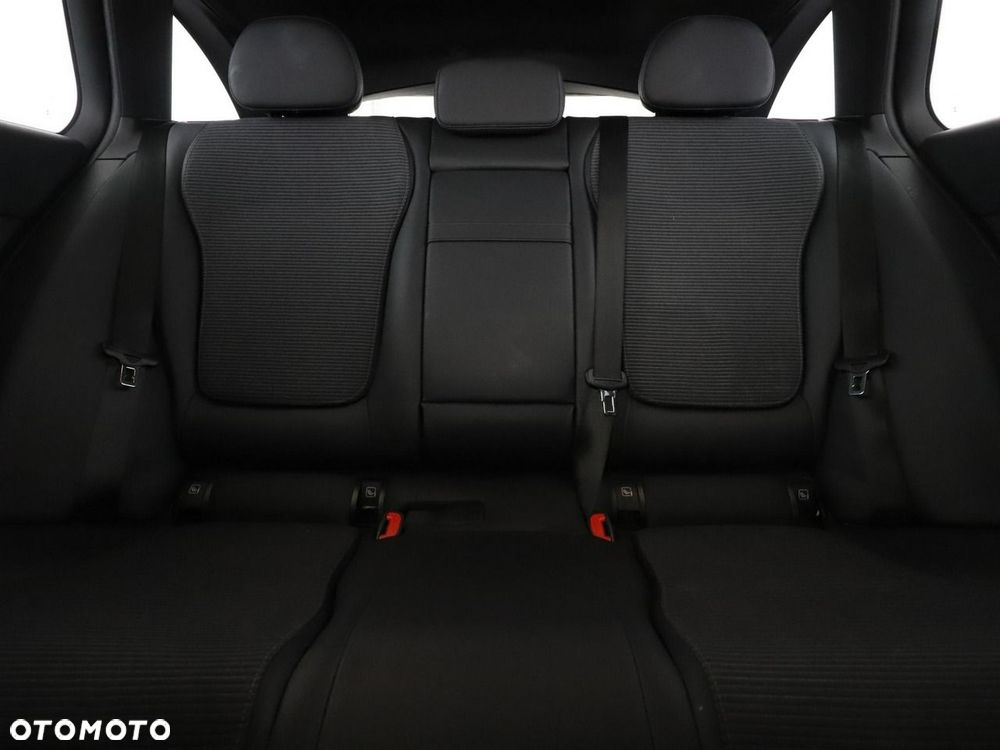 Mercedes-Benz Klasa C 300 e PHEV - 19