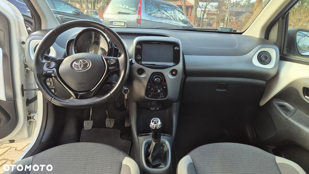 Toyota Aygo x-play - 16