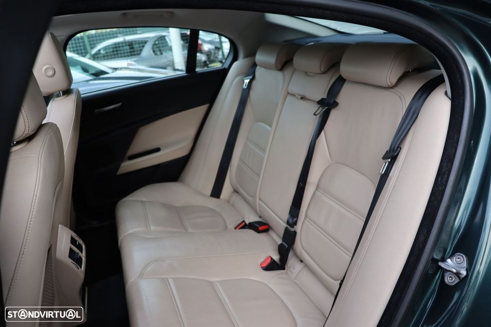 Jaguar XE 2.0 D Prestige Aut. - 22