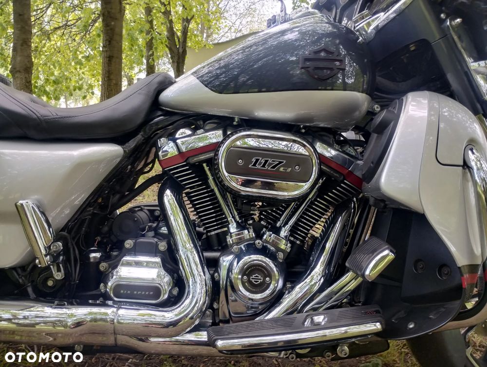 Harley-Davidson CVO Street Glide - 36