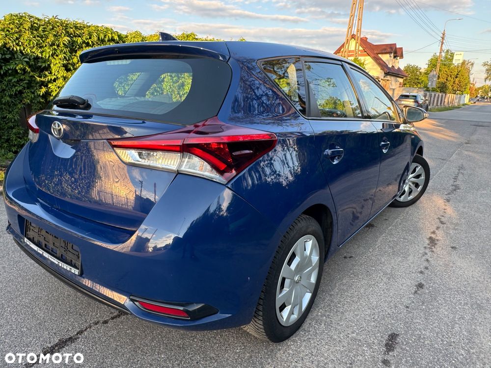 Toyota Auris 1.33 Dual-VVT-i Design Edition - 10