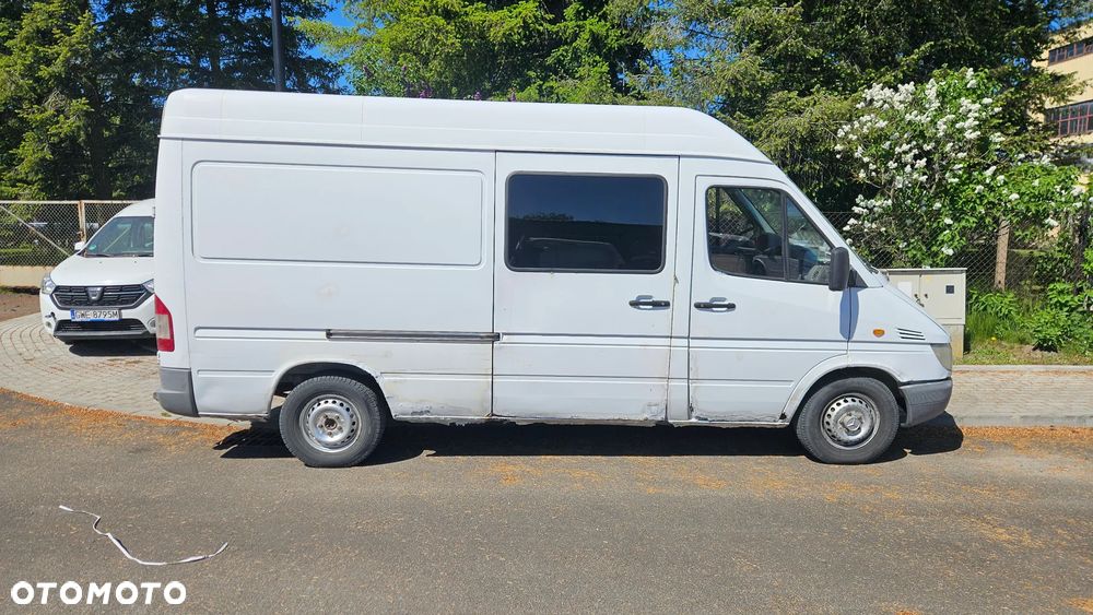 Mercedes-Benz Sprinter - 2