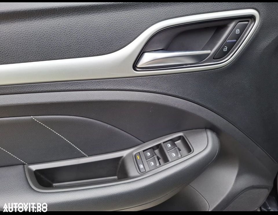 MG ZS EV Luxury - 25