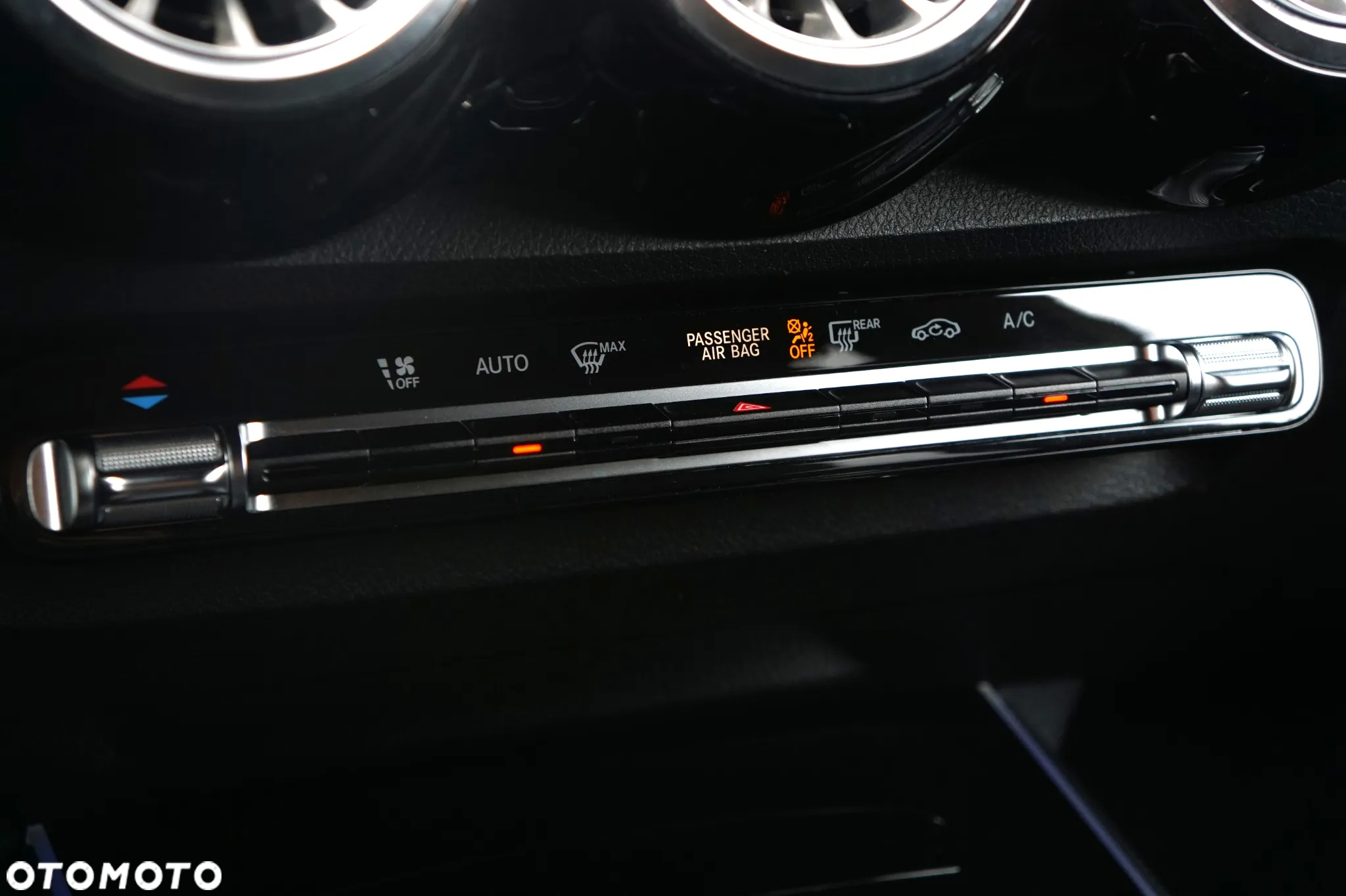 Mercedes-Benz GLB 200 7G-DCT - 25
