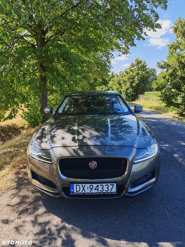 Jaguar XF 20d Prestige - 7