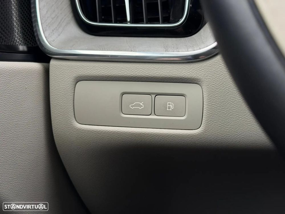 Volvo XC 60 2.0 T6 PHEV Plus Dark AWD - 32