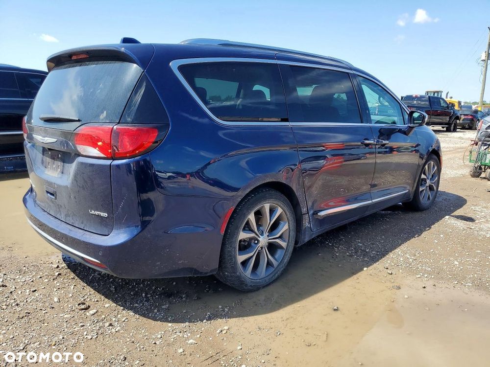Chrysler Pacifica - 3