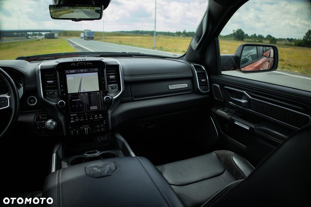 RAM 1500 5.7 Crew Cab Longbed Laramie Black - 22