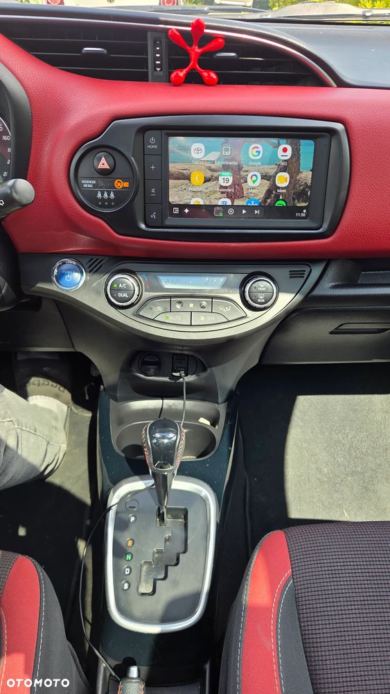 Toyota Yaris Hybrid 100 Selection - 10