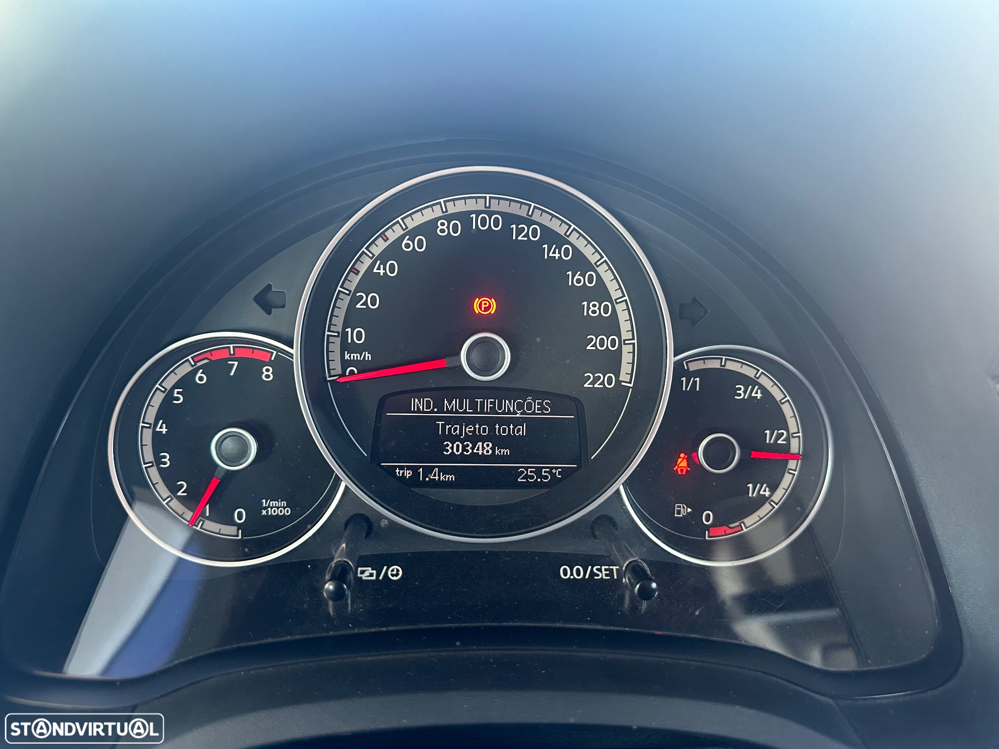 VW Up! 1.0 Move Color - 12