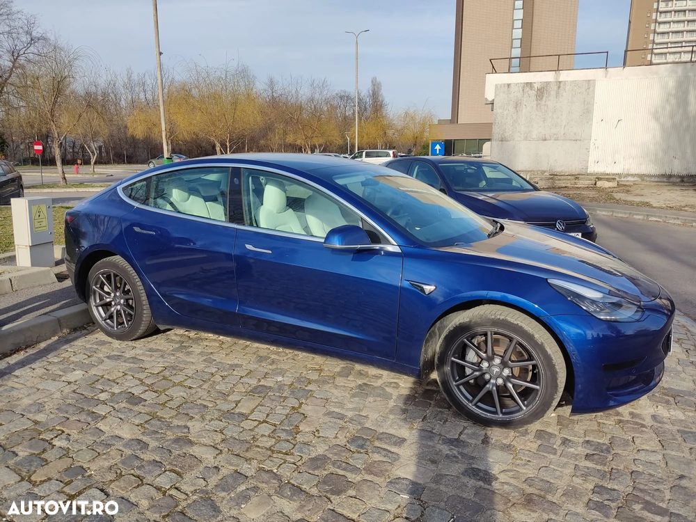 Tesla Model 3 - 1
