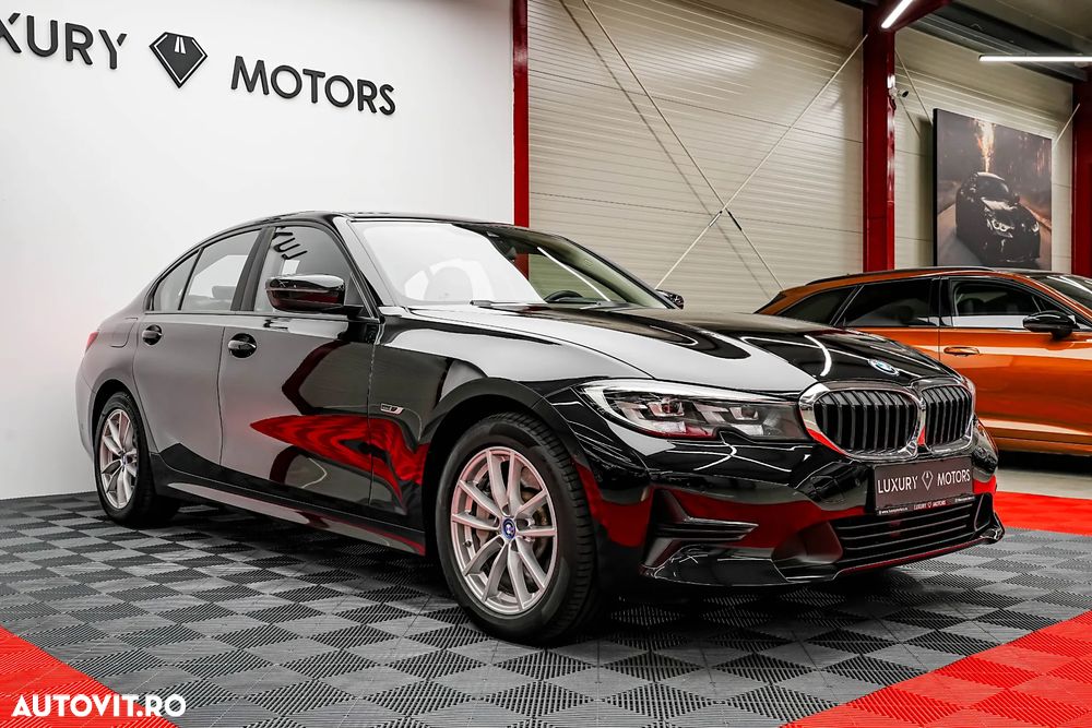 BMW Seria 3 330e Aut. Sport Line - 6
