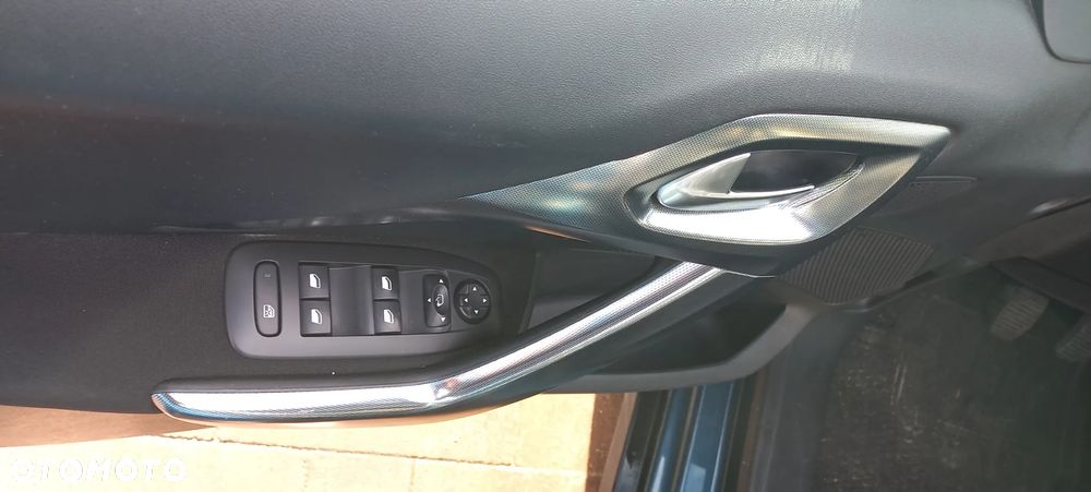 Peugeot 2008 1.2 Pure Tech Allure S&S - 20