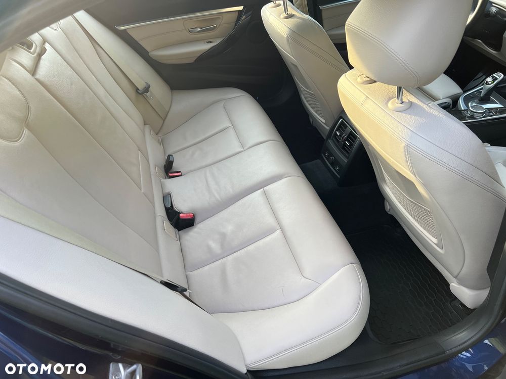 BMW Seria 3 330i xDrive Sport Line - 25