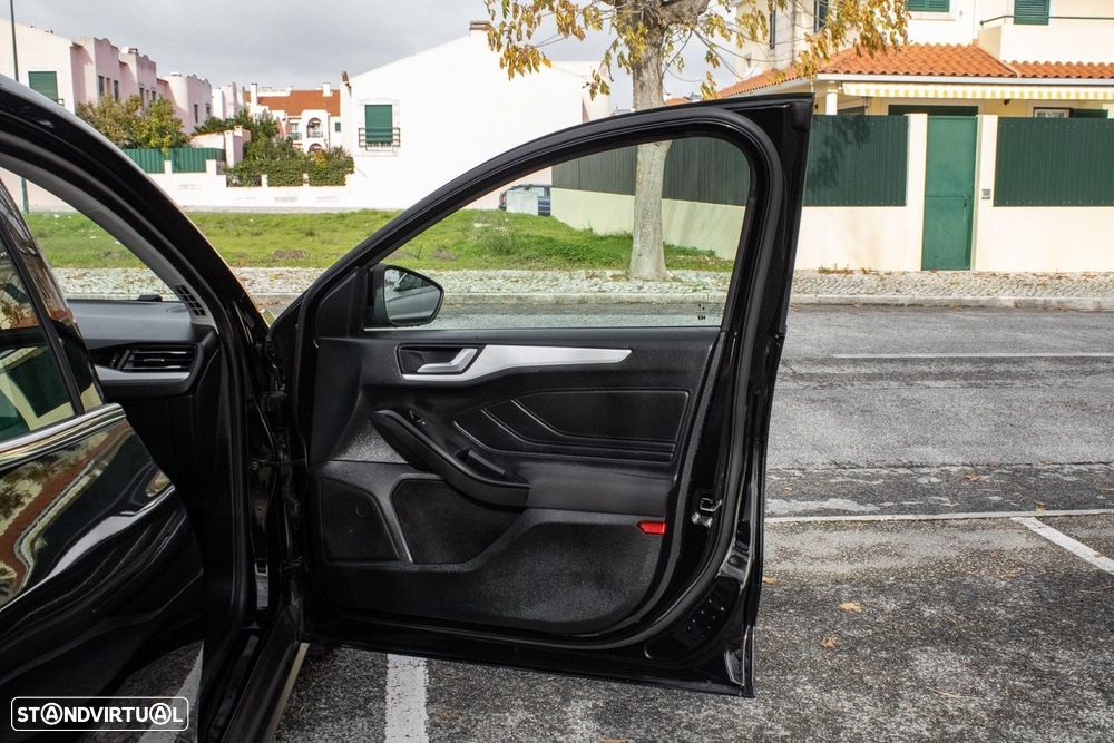 Ford Focus 1.0 EcoBoost S&S COOL&CONNECT - 16