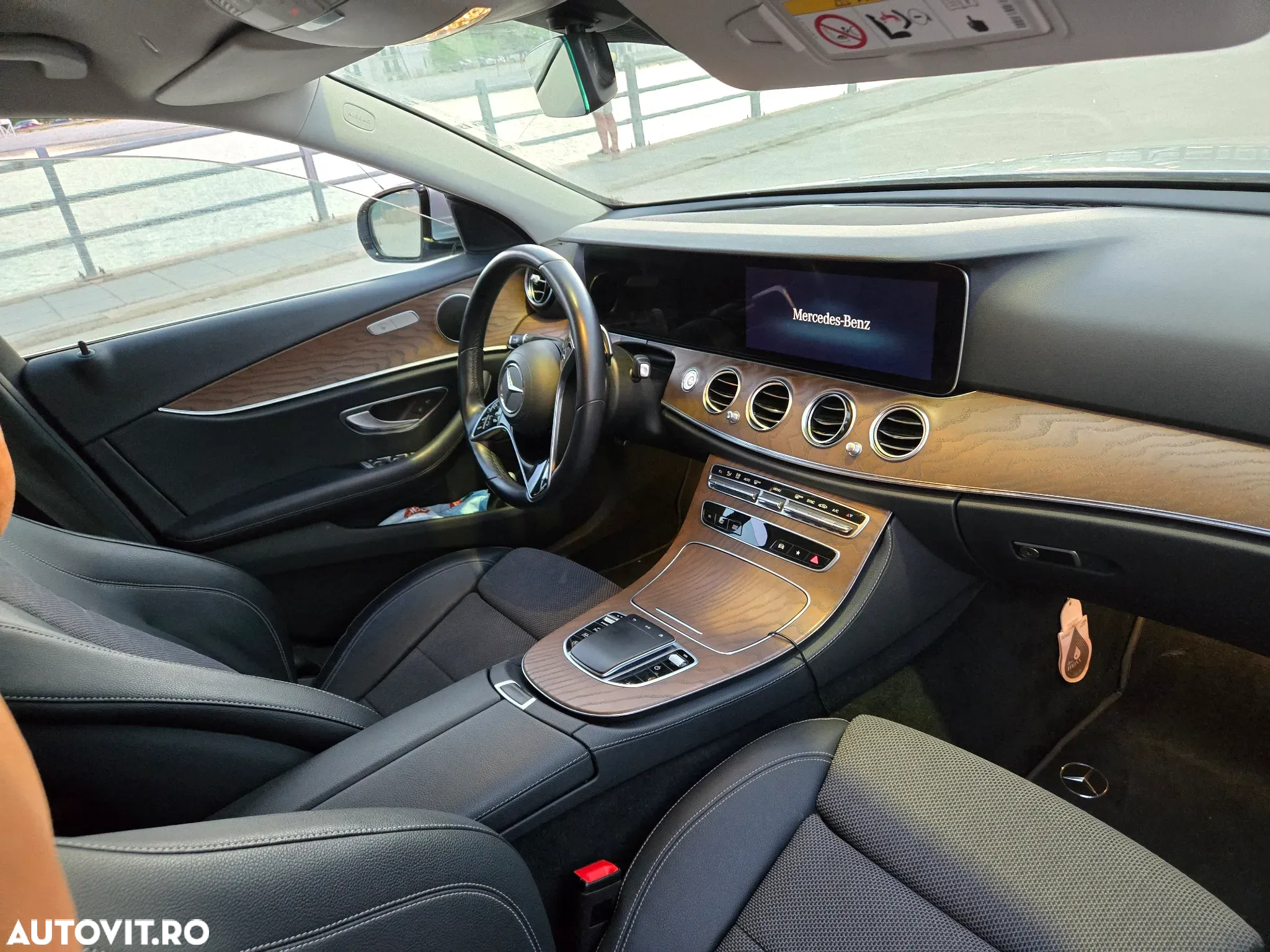 Mercedes-Benz E 220 d 4Matic T 9G-TRONIC - 15