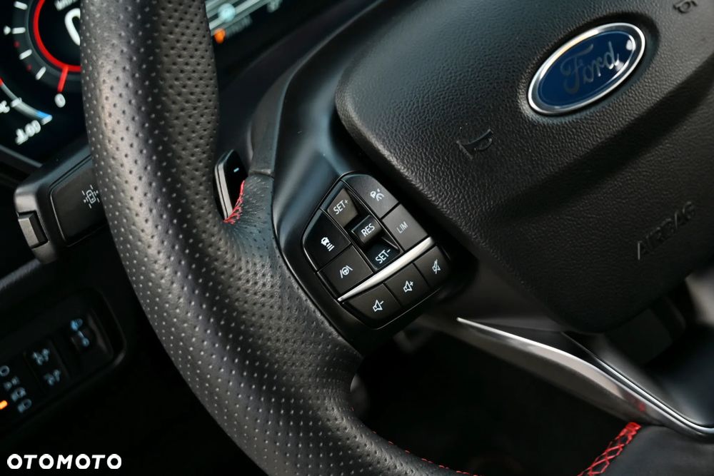 Ford Kuga 2.0 EcoBlue 4x4 ST-LINE X - 32