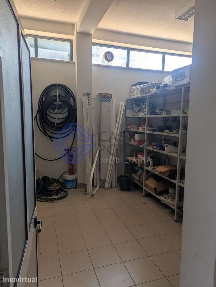 loja em Santa Comba Dão com acesso  exterior para cargas - Grande imagem: 5/18