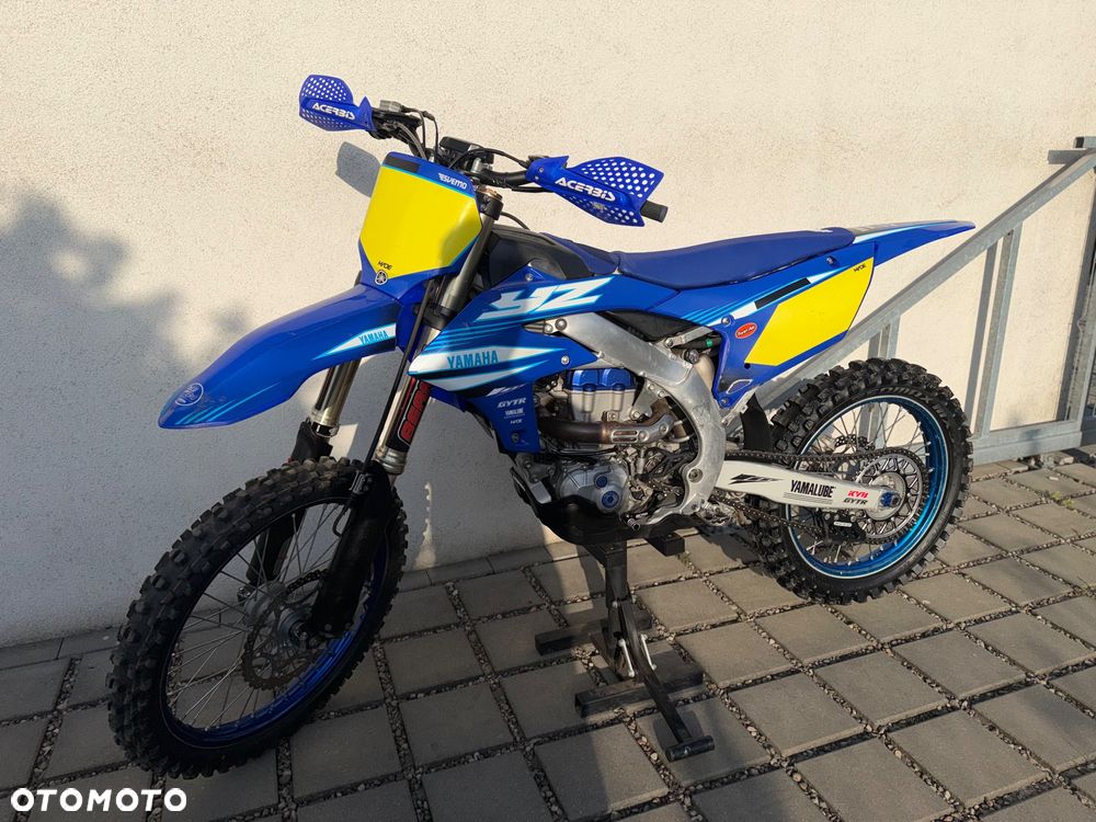 Yamaha YZF - 4