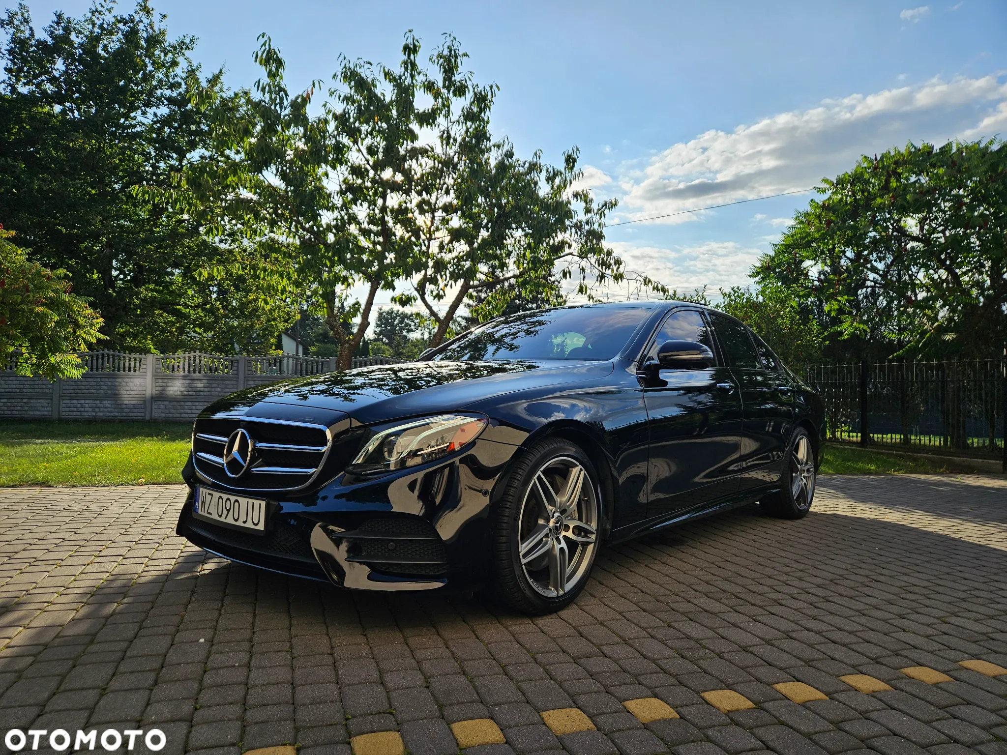 Mercedes-Benz Klasa E 300 9G-TRONIC AMG Line - 3