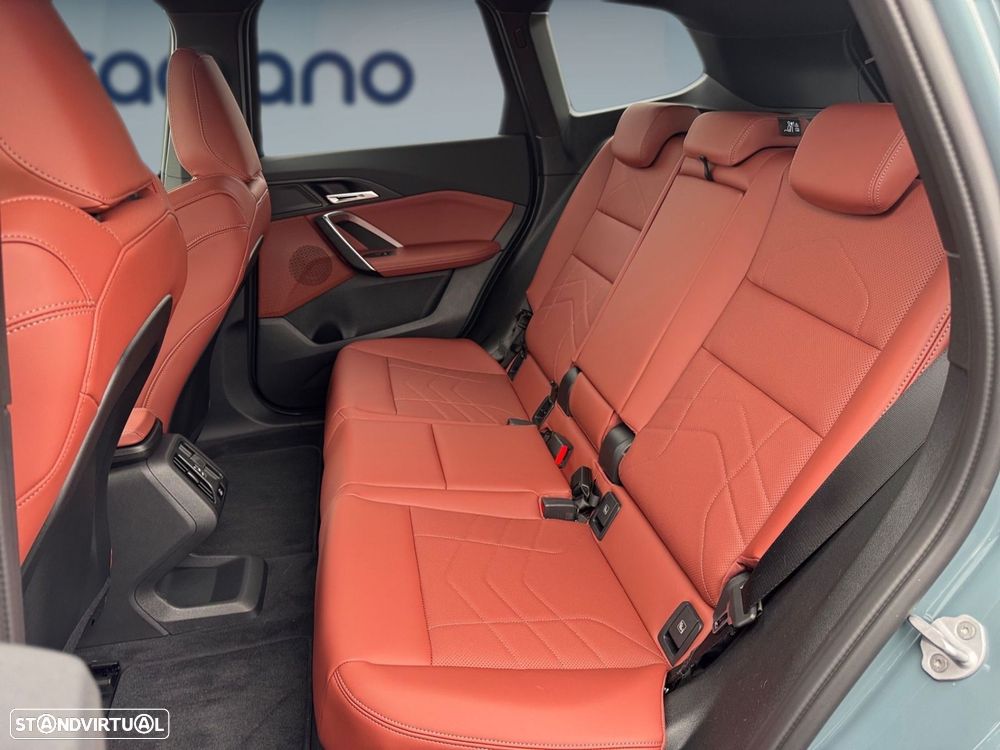 BMW iX1 eDrive20 Edição Desportiva M - 11