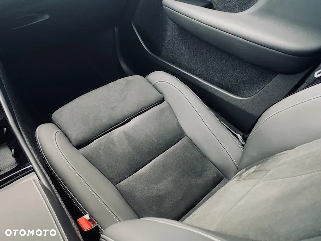 Volvo XC 40 B4 Ultra Black Edition - 8
