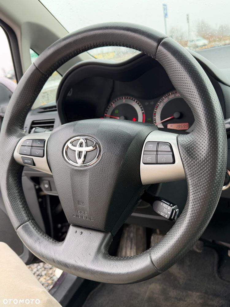 Toyota Auris 2.2 D-4D X - 18