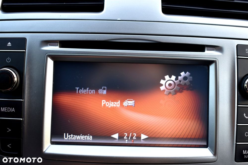 Toyota Avensis 1.8 Sol NAVI - 37