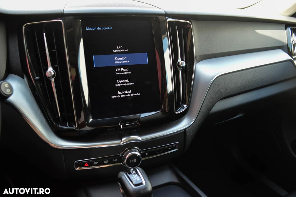 Volvo XC 60 D4 AWD Geartronic Momentum - 24
