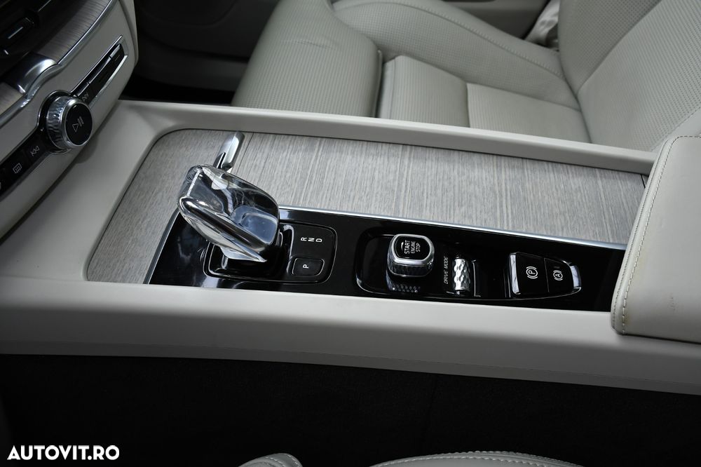 Volvo XC 60 D5 AWD Momentum - 6