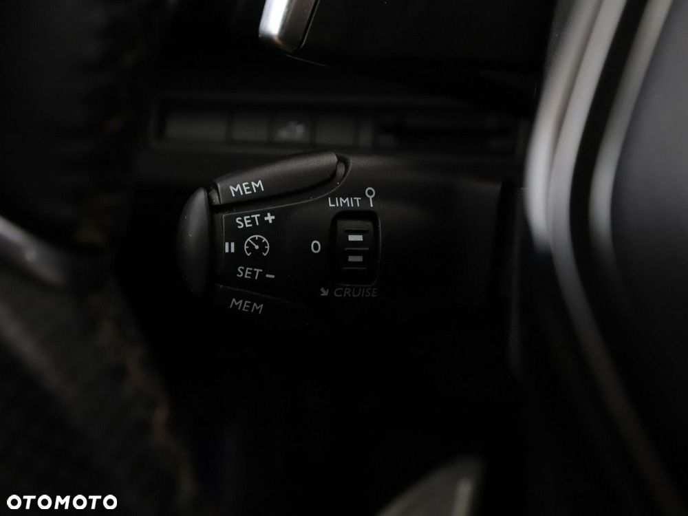 Peugeot 5008 1.6 BlueHDI Allure S&S EAT6 - 36